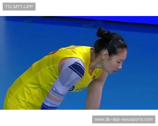 卡内罗连续腰腹重击让对手难以招架