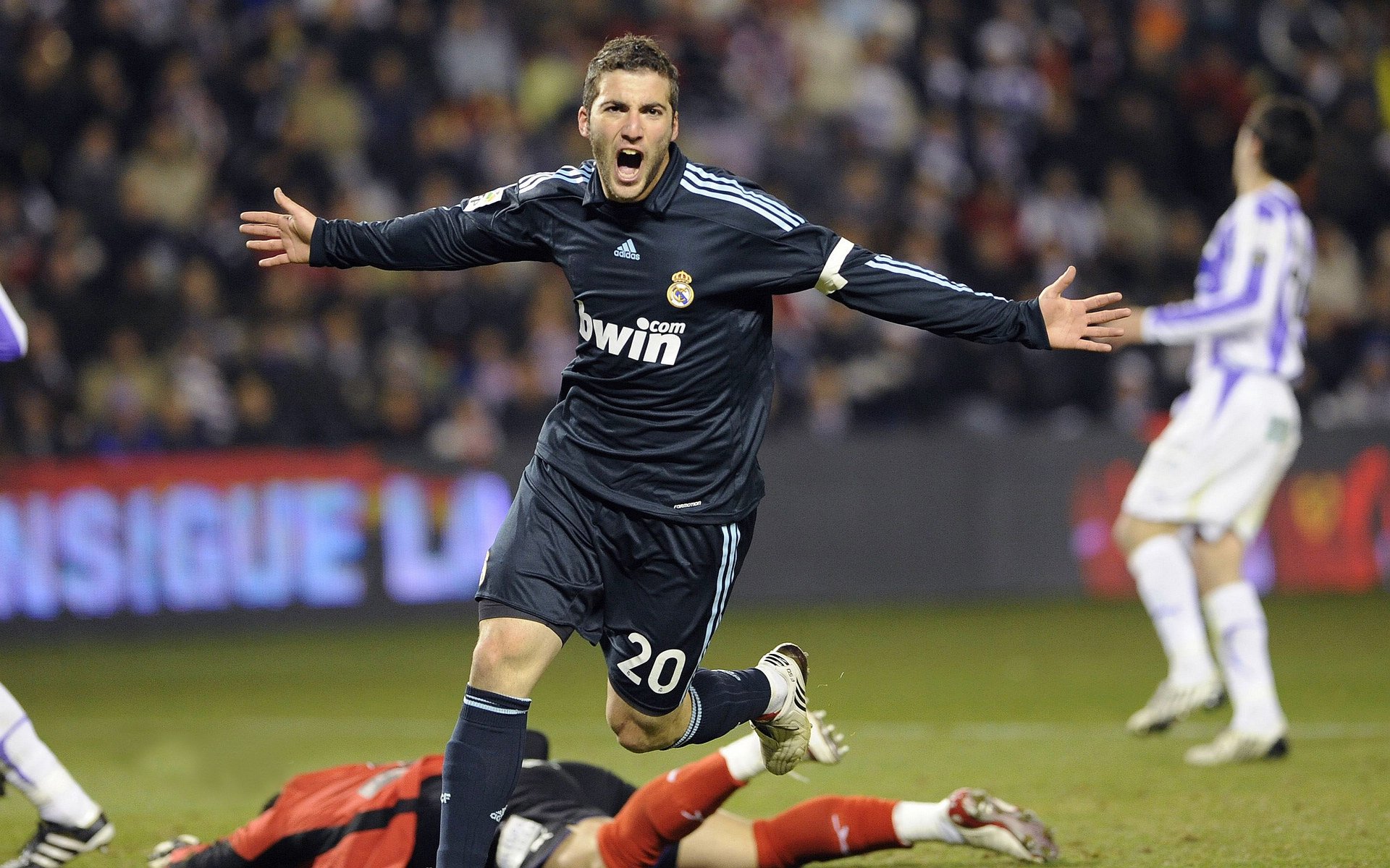 乐鱼体育登陆-“马科斯·梅特罗的全能防守与强大进攻，为阿根廷美洲狮队打下胜利基础”