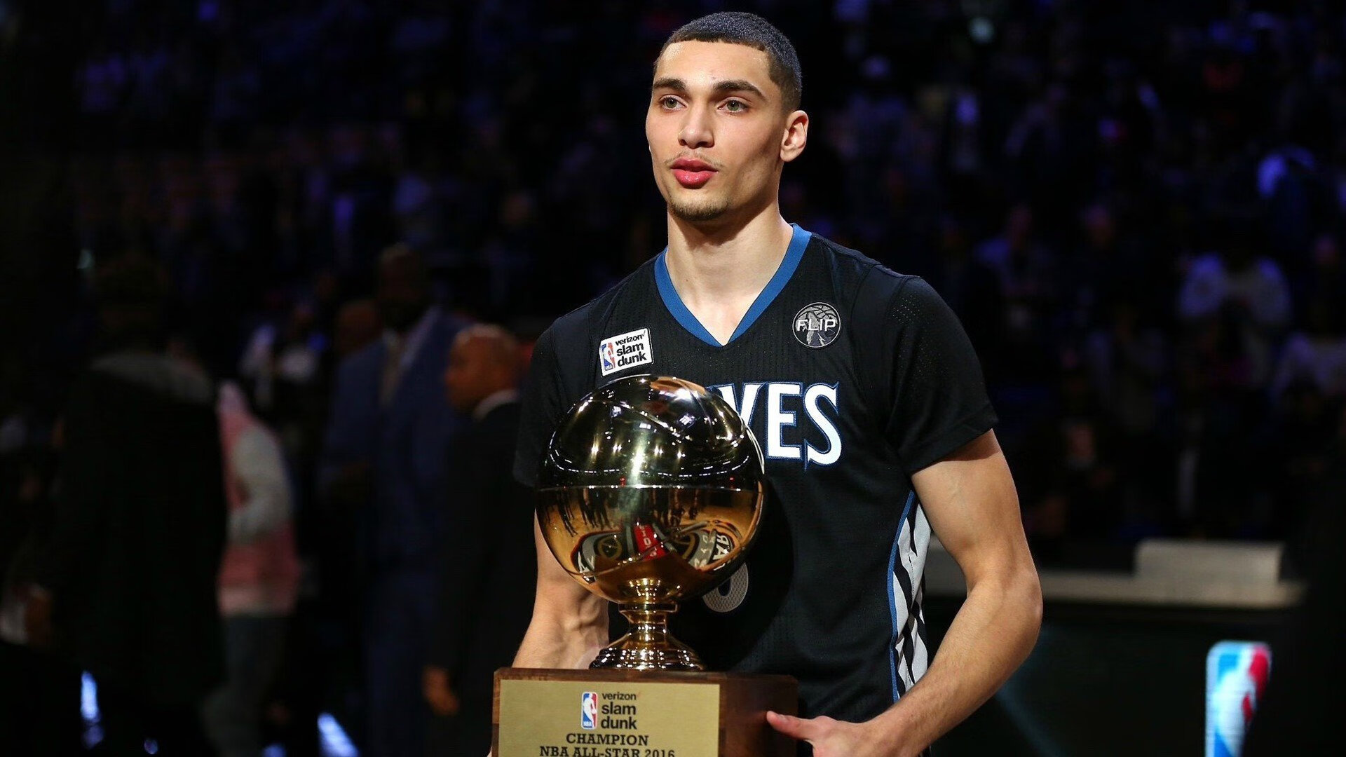 乐鱼体育网址入口-乔纳·隆戈：为全黑队打破全球橄榄球赛事的收视纪录，乔丹橄榄球比赛